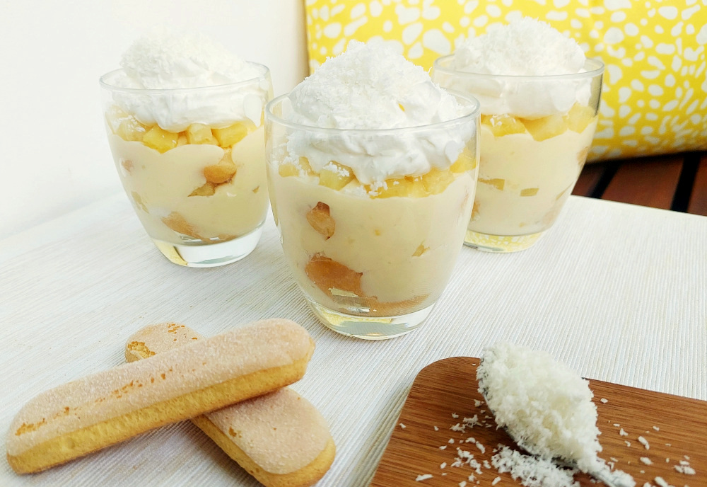 Pina Colada sladica v kozarcih Pina Colada sladica v kozarcih
