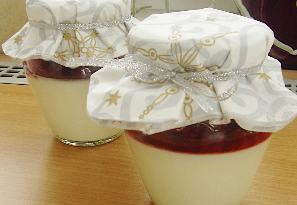 Praznična panakota z jogurtom