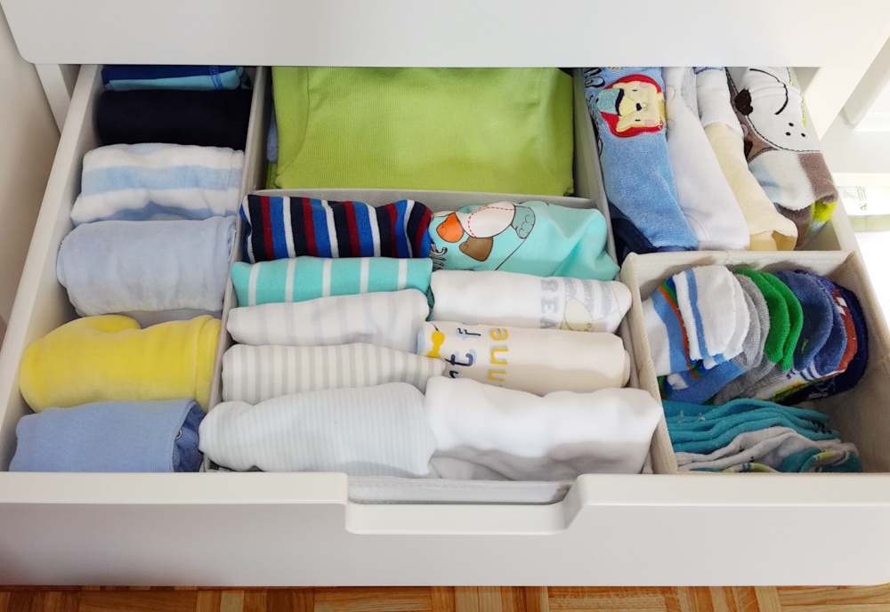 Previjalna miza in oblačila