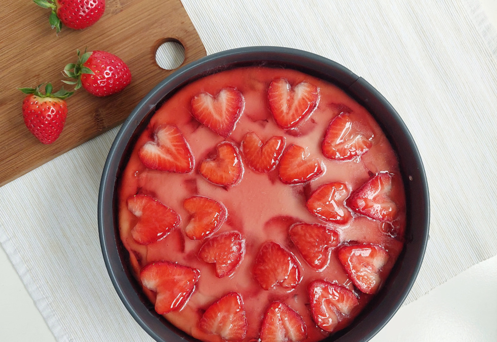 Skutina torta z jagodami za Valentinovo